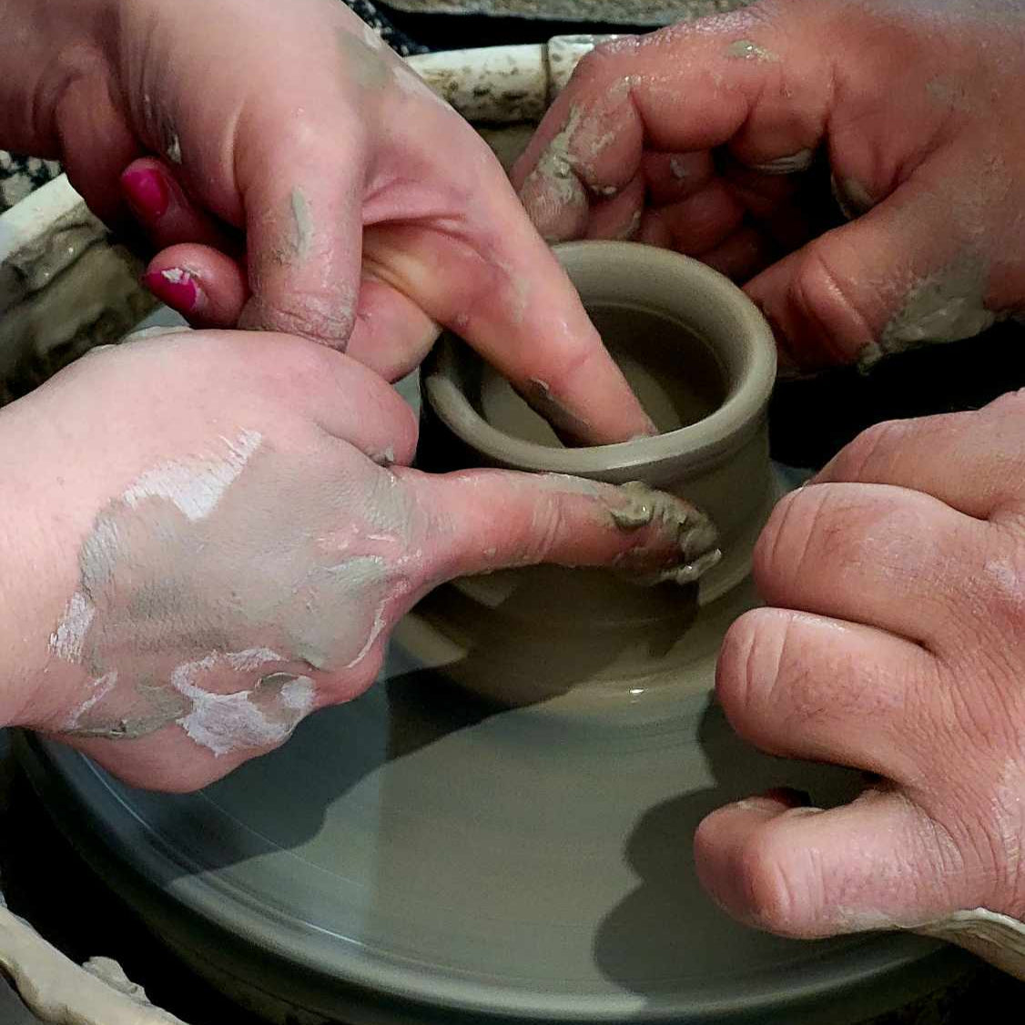 Урок по грънчарство за двама