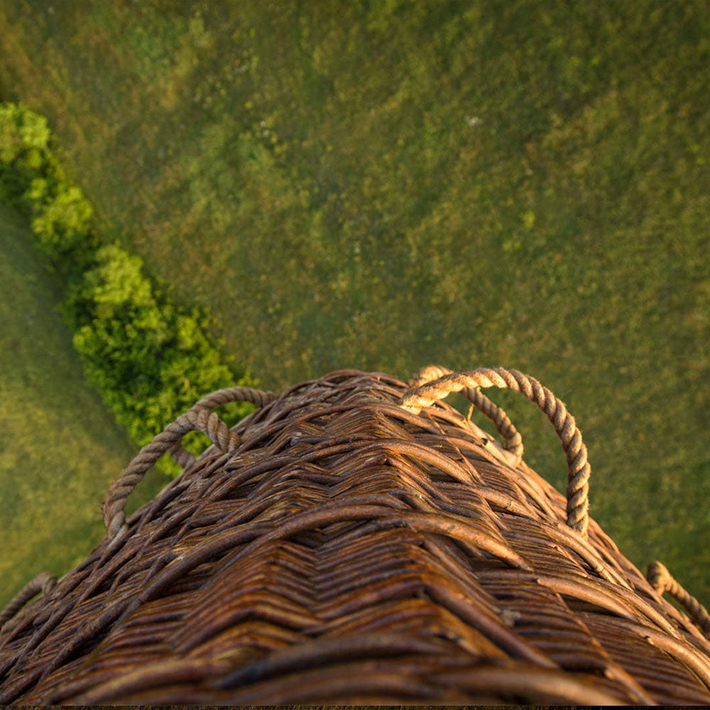 Издигни се във въздуха на локация по Ваш избор! 30 минути DELUXE свободен полет с балон