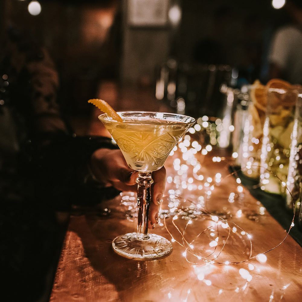 Shake, sip, laugh, repeat във Варна! Професионален курс за коктейли за приятели.