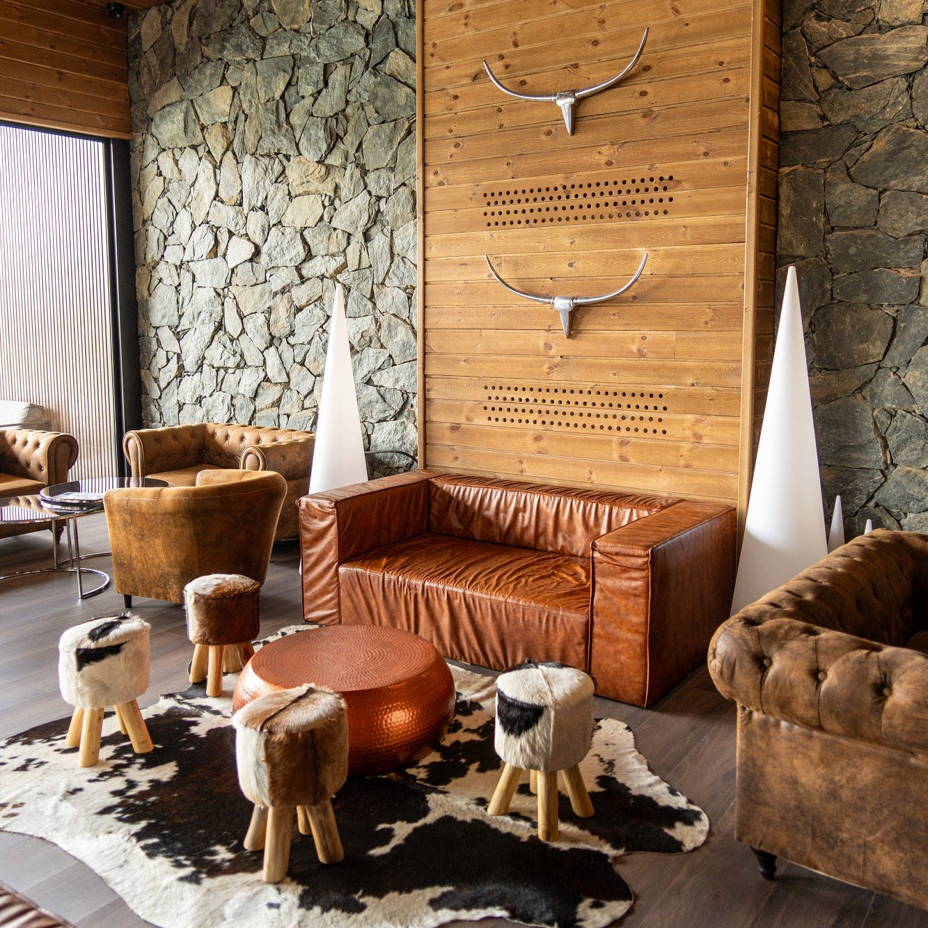 Интериор на всекидневна във вила предлагана от Grand Hotel Therme