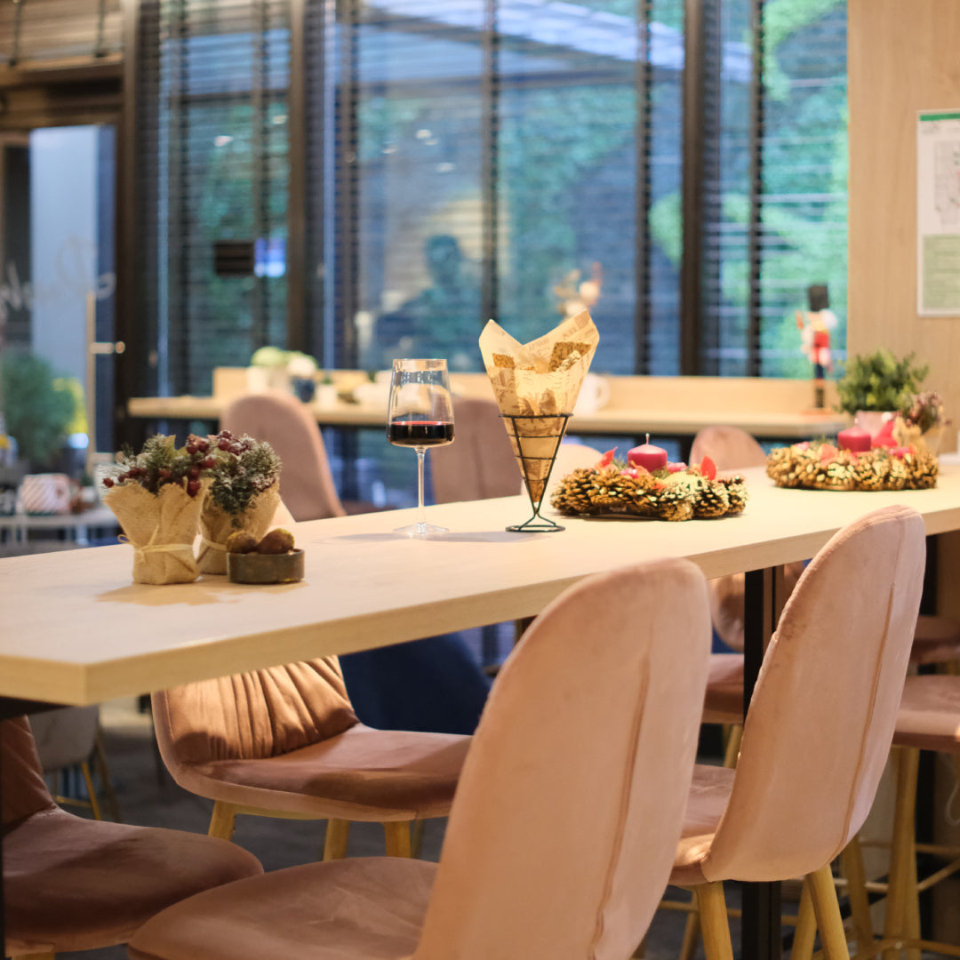 Целуни ме. Луксозна кутия за двойки бохеми с подарък винена дегустация