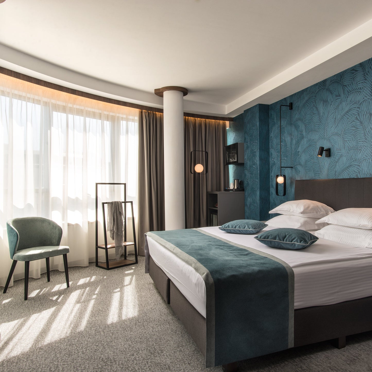 Стилният Свети Валентин- тристепенна вечеря с коктейл за двама и DJ парти в сърцето на София