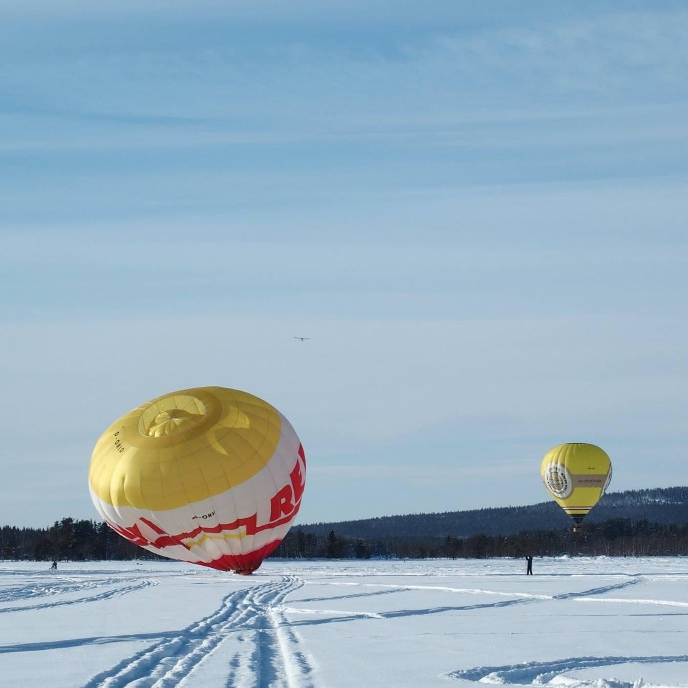 Издигни се във въздуха край София! 30 минути DELUXE свободен полет с  балон, плюс 4К бутилка вино