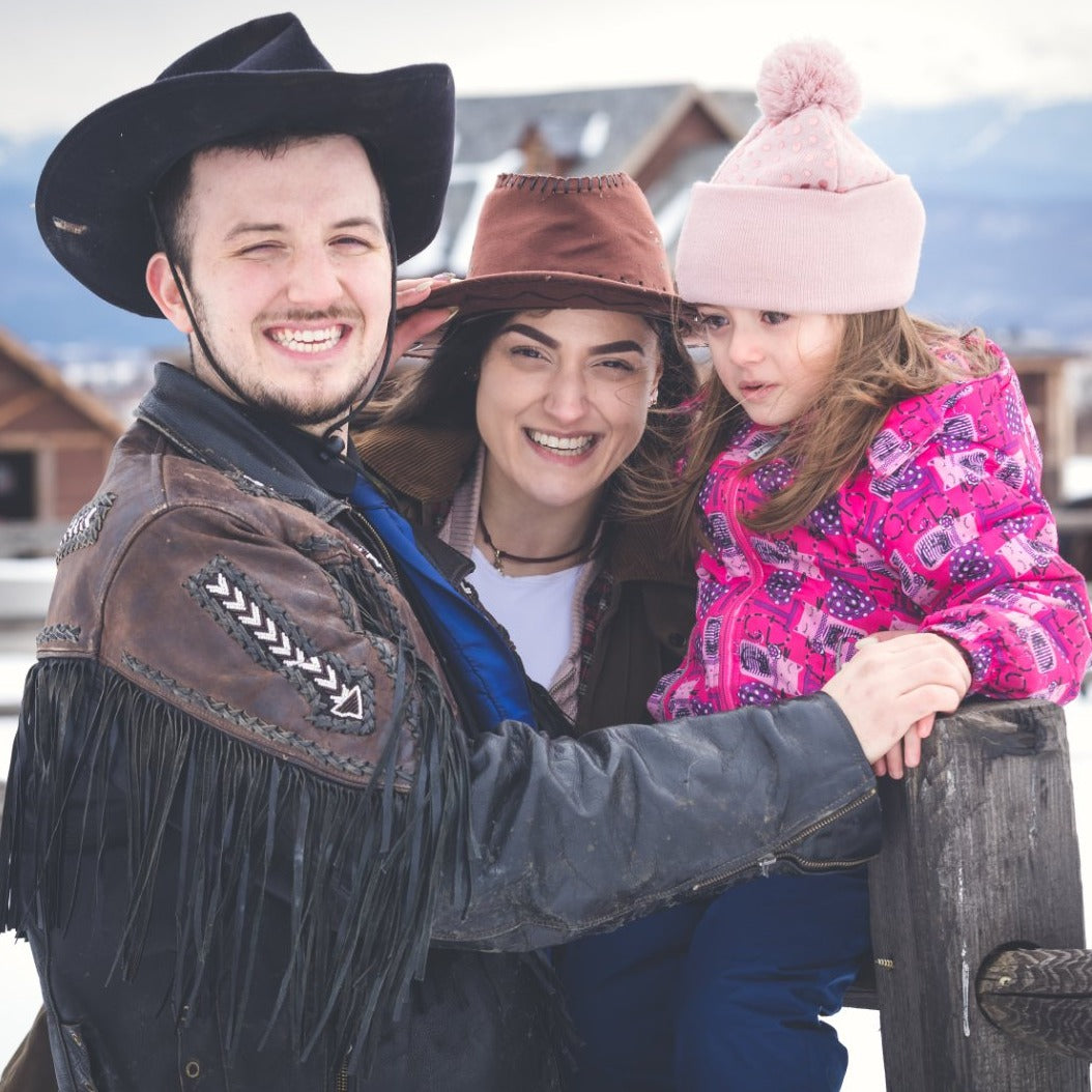 Романтика... на седла! Разходка с кон и обяд за двама. Ковачевци