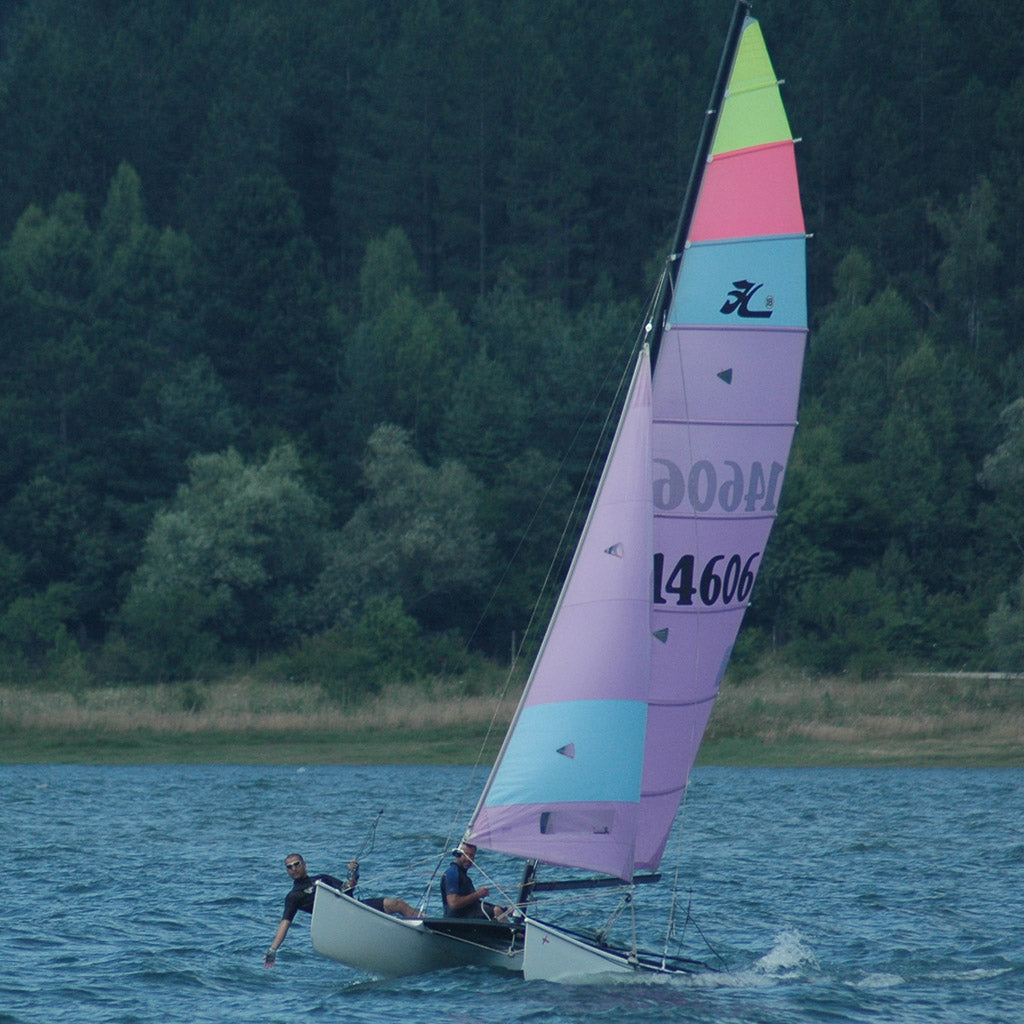 Ветроходство на язовир Искър с катамаран - Състезателен клас Hobie Cat 18