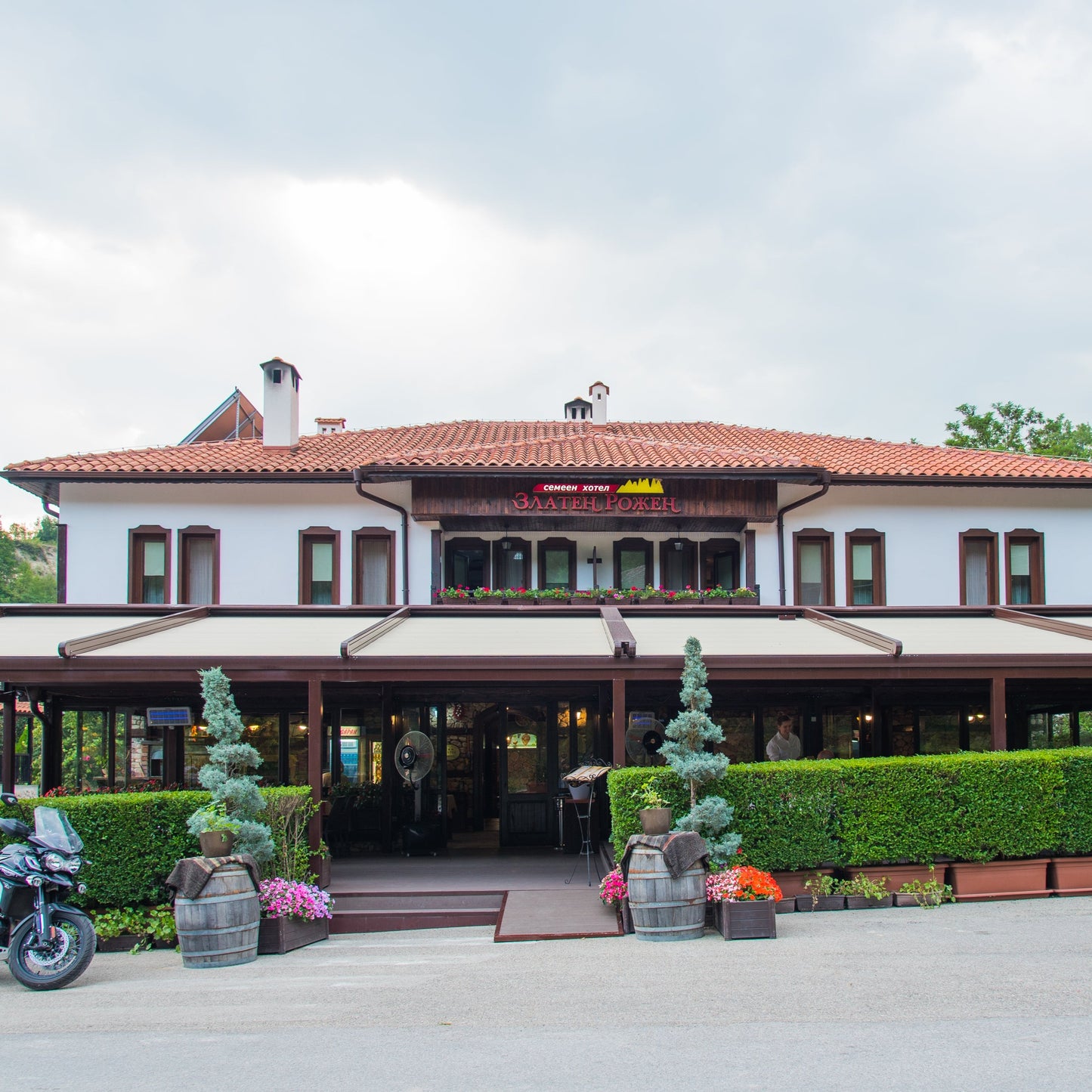 Ретро вино романтика за двама. Златен Рожен