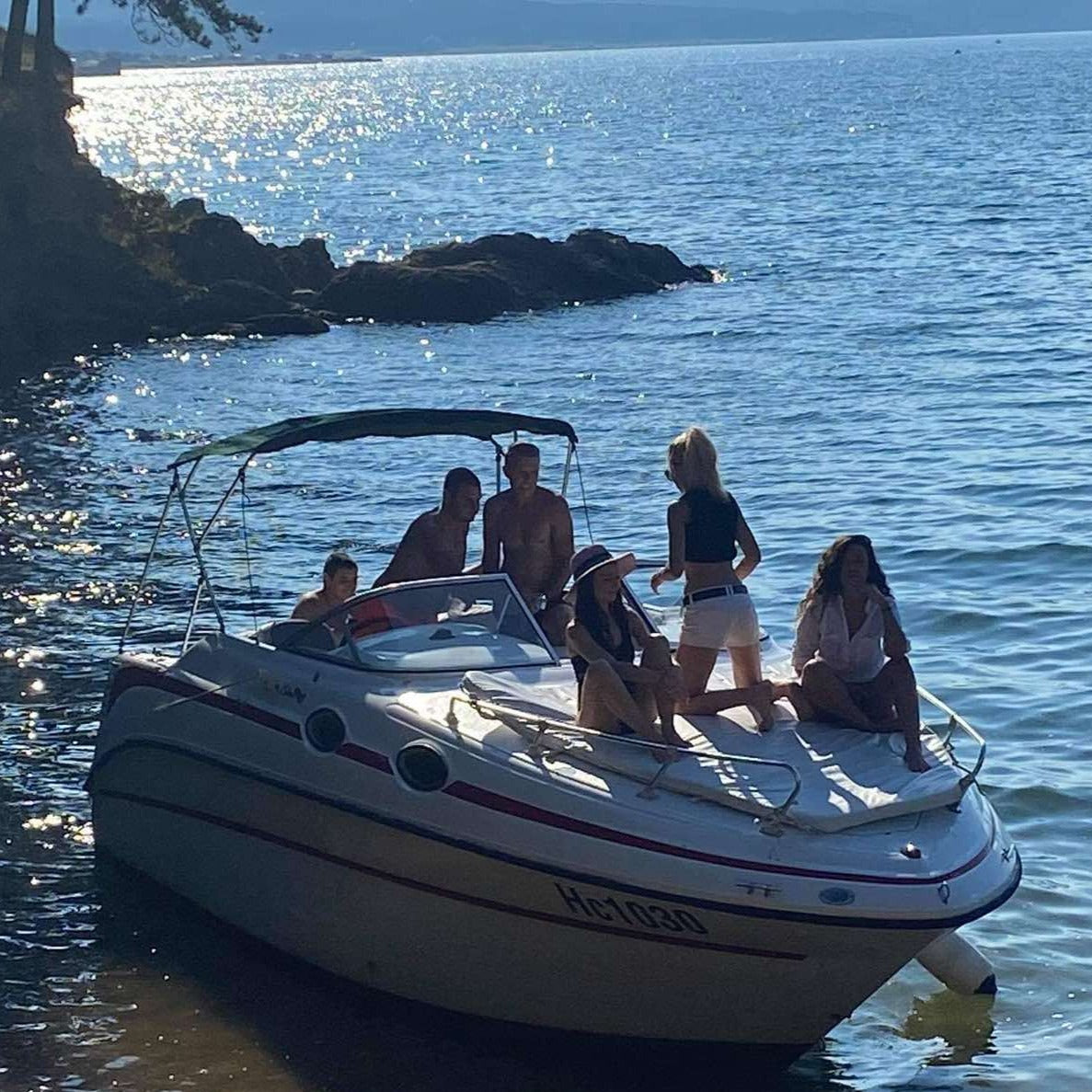 Разходка с моторна лодка в яз. Искър