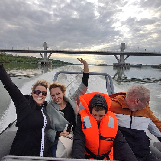 Разходка с моторна лодка по р. Дунав в района на Видин