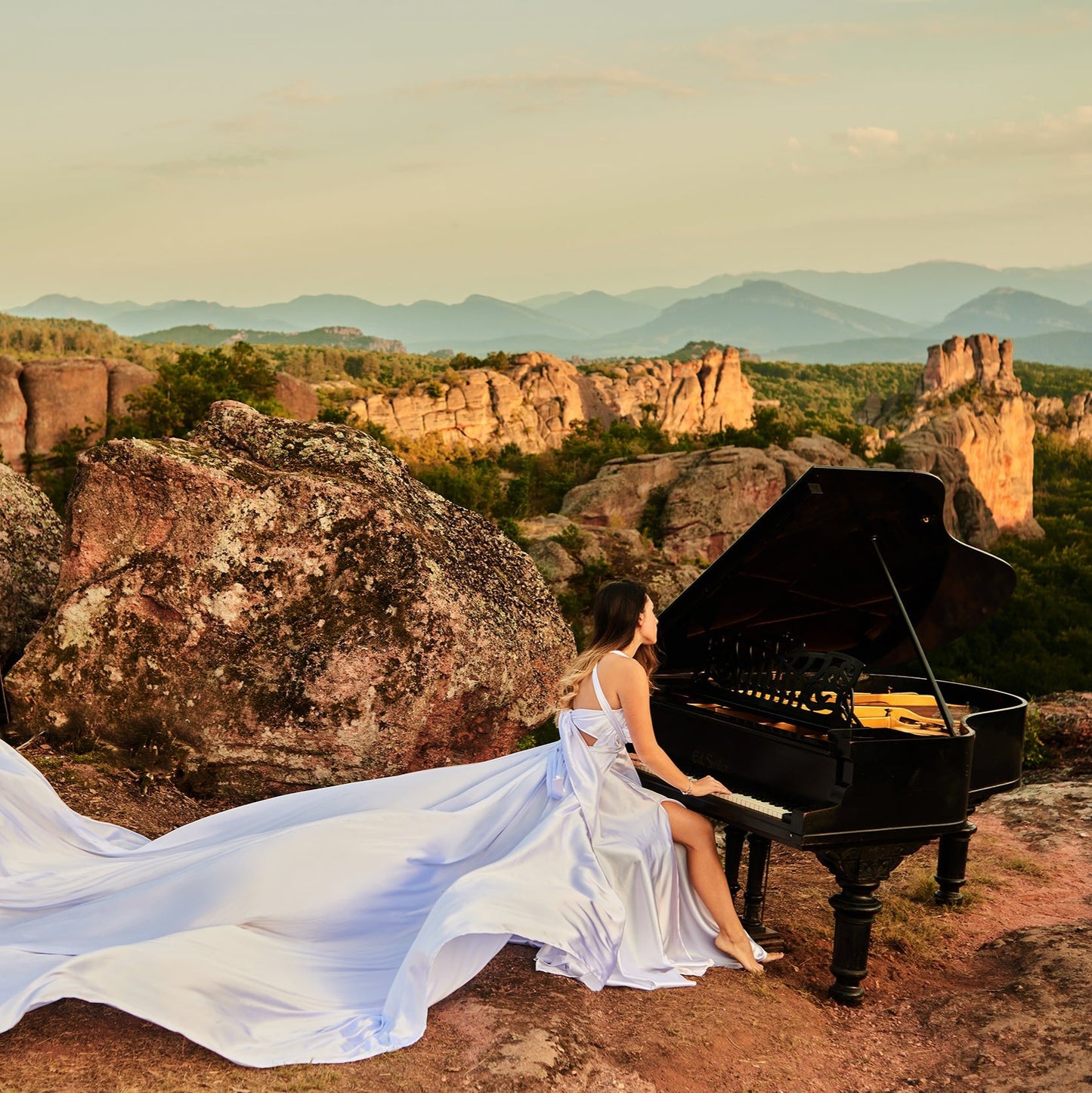 Flying dress фотосесия на Белоградчишките скали