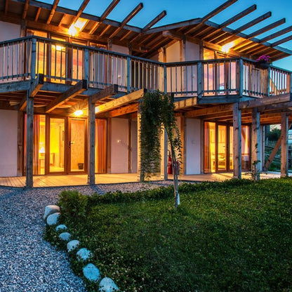 Нощувка в Еко селище „Дебели Даб" 