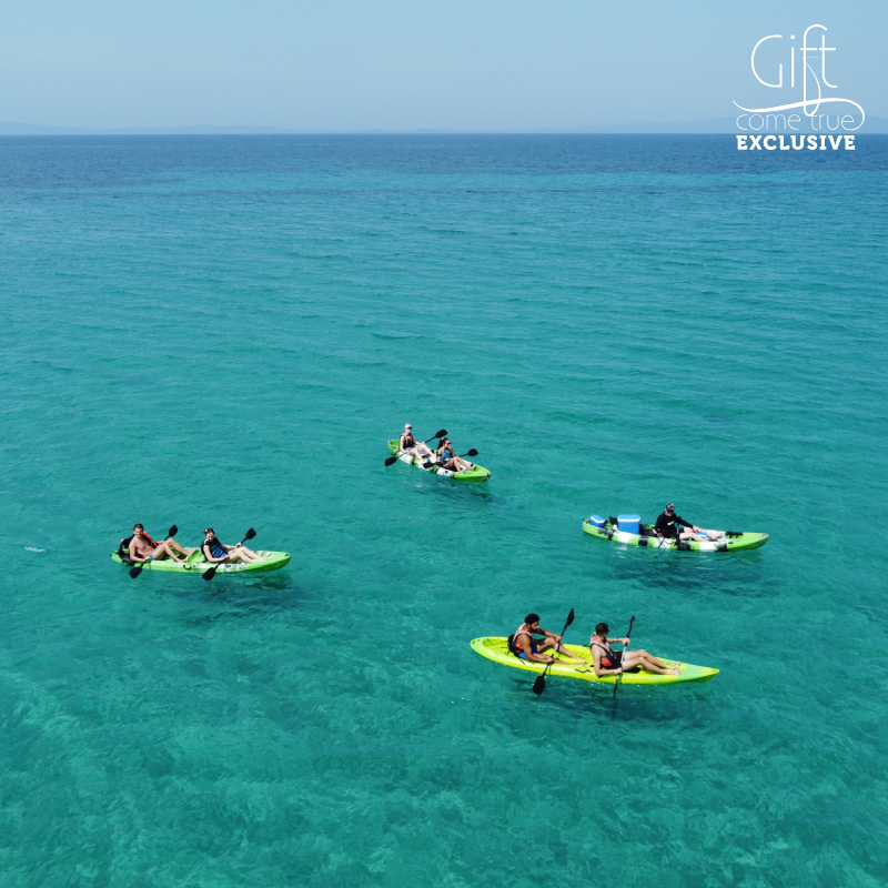 Полудневен тур с каяк в кристалните води край Вурвуру и остров Диапорос. Гърция