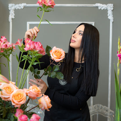 Аристократичен следобед сред цветя и вино. Уъркшоп за флорална аранжировка