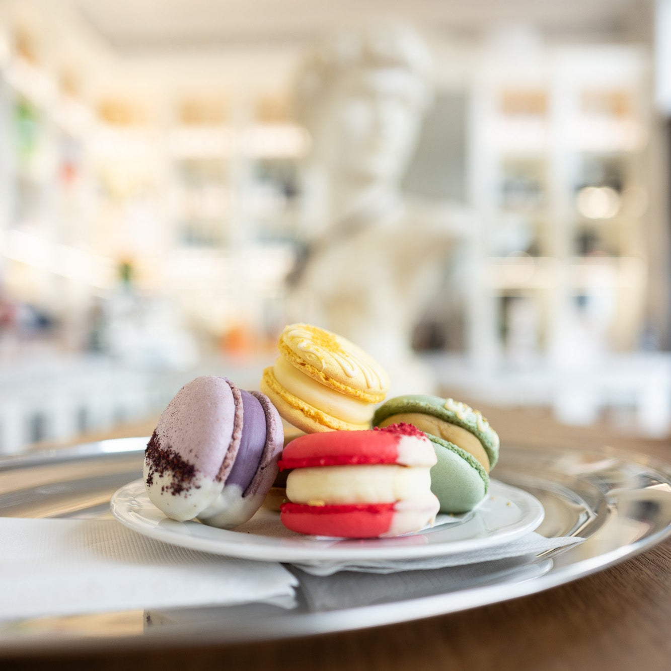 Френска наслада – дегустация на макарони и шампанско в The RITZ Specialty Coffee