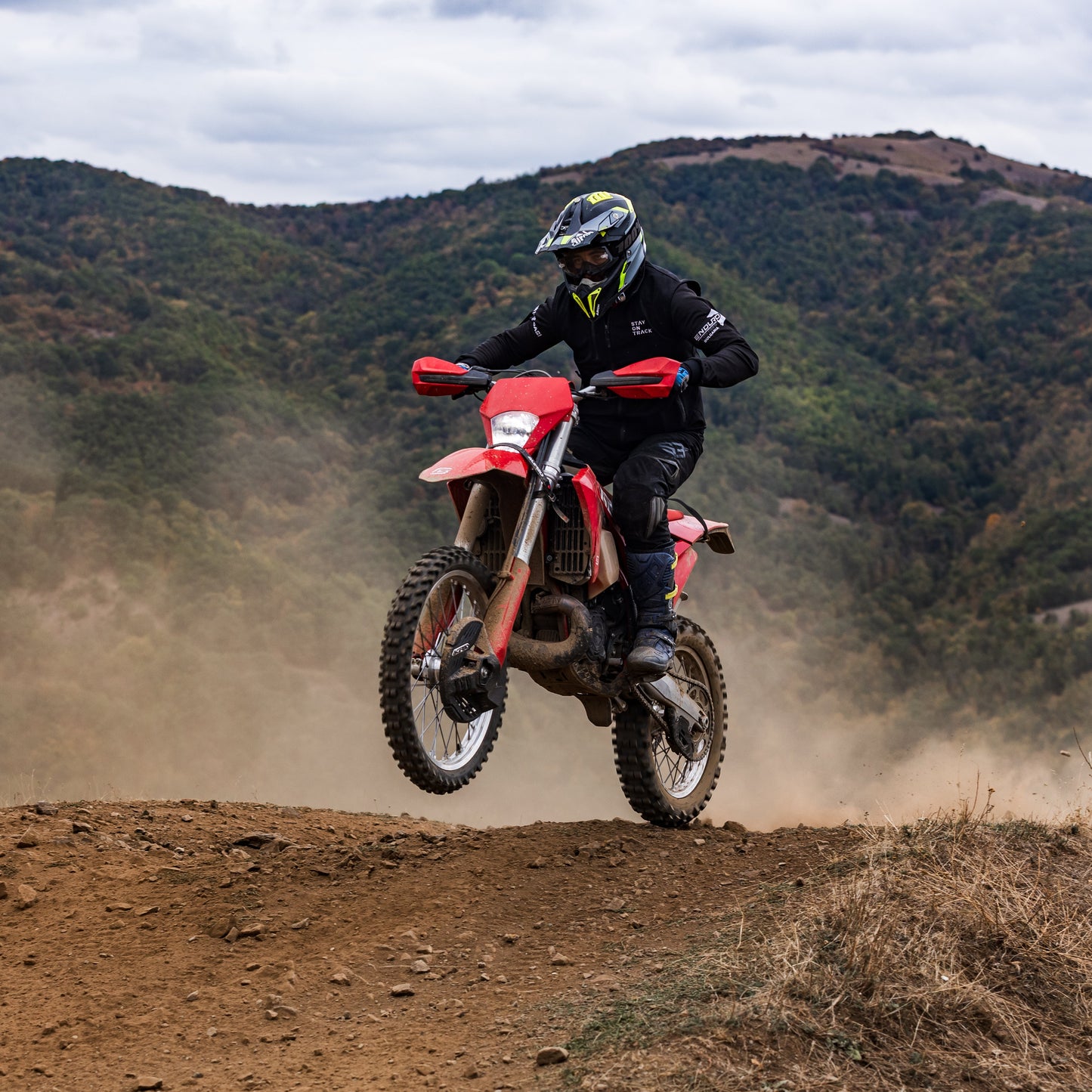 Целодневно офроуд приключение с ендуро мотор. Петрохан