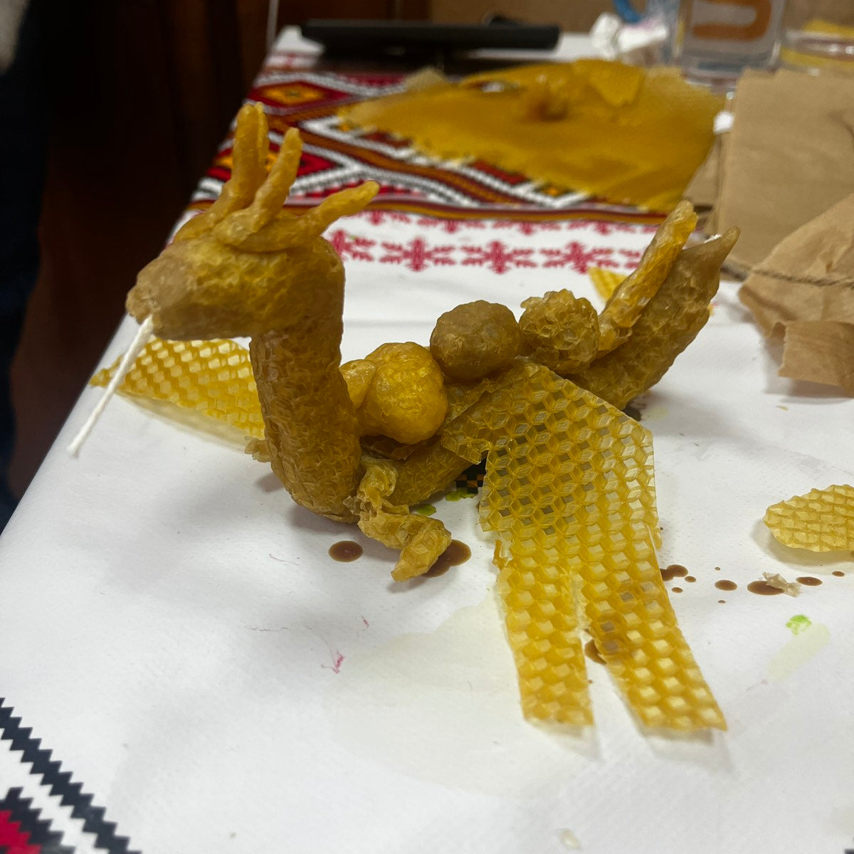 Детска работилница за свещи от пчелен восък