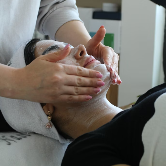 Цялостна терапия за лице - грижа, релакс и сияйна кожа. Велико Търново