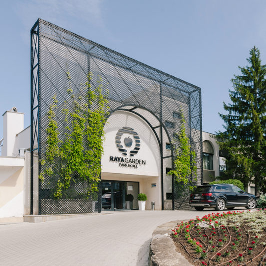 Почивка сред красотата на природата в Парк Хотел RAYA Garden!