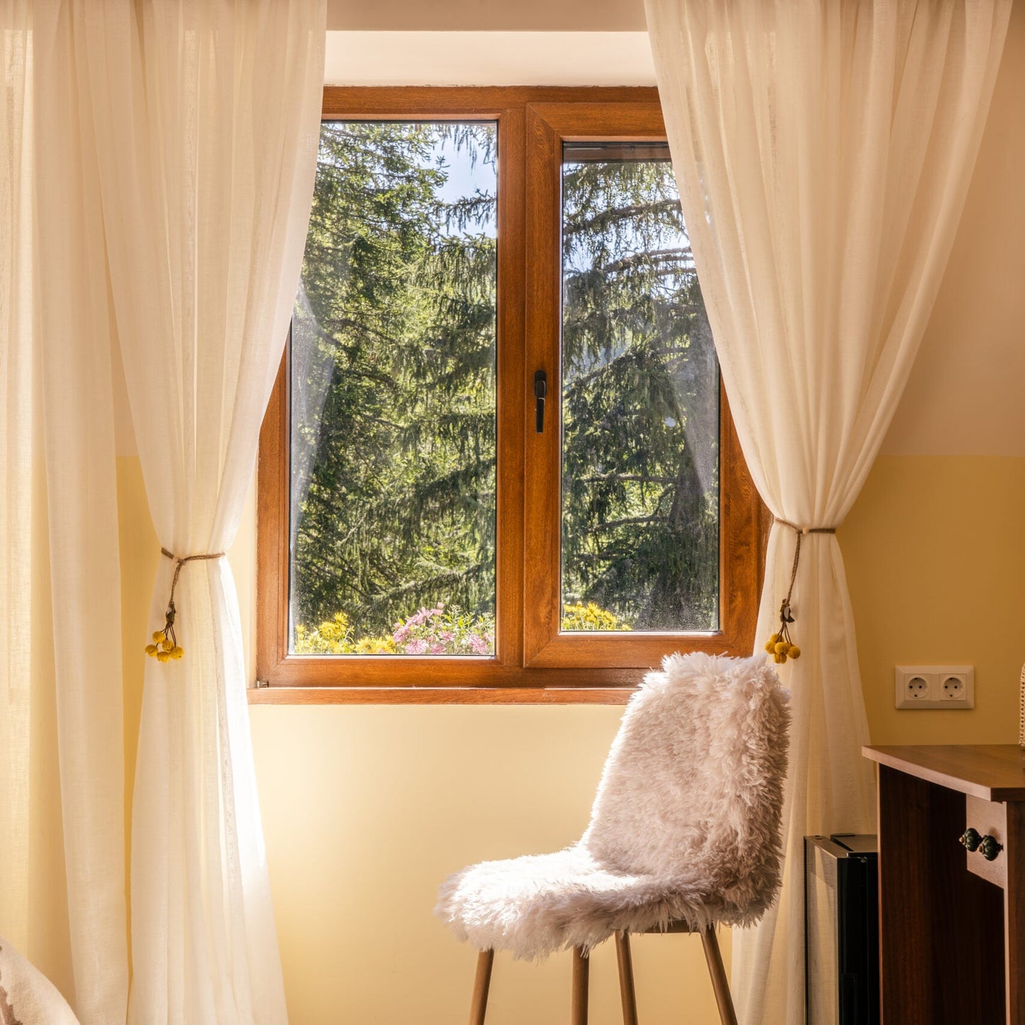 Уютно планинско бягство за двама на Витоша в хижа Кукер