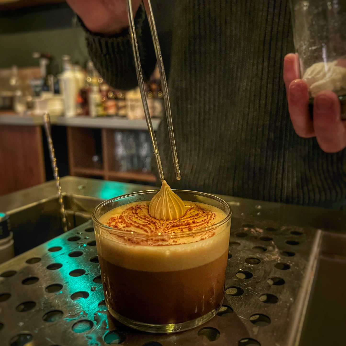 Shake, sip, laugh, repeat! Професионален курс за коктейли за приятели. София