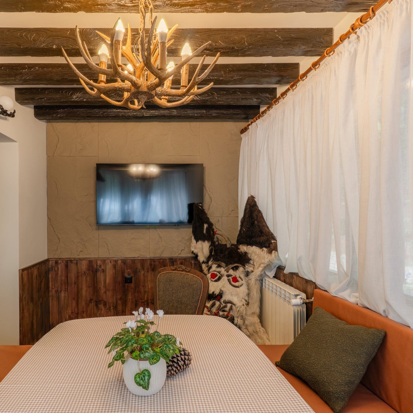 Уютно планинско бягство за двама на Витоша в хижа Кукер