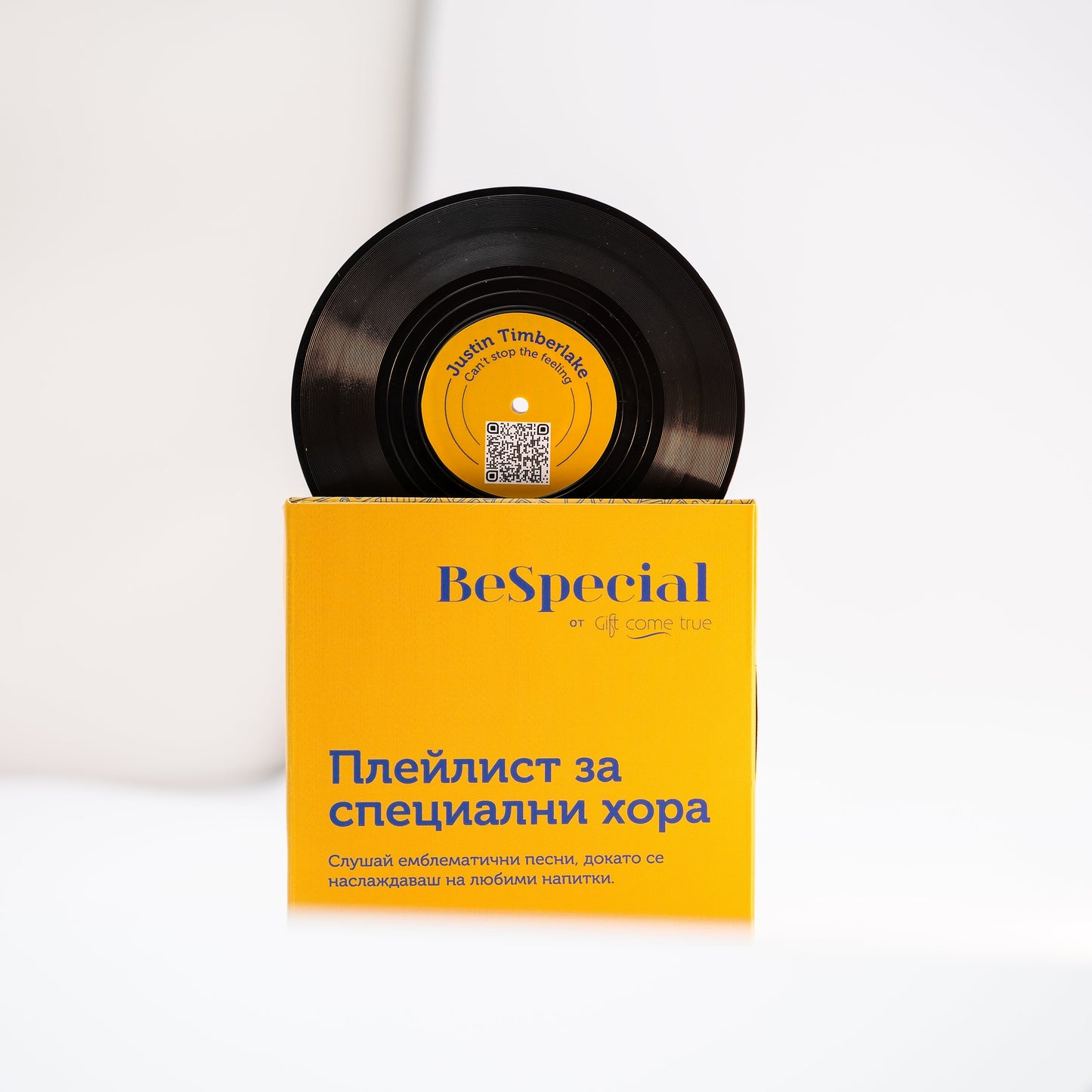 Прегърни ме. Луксозна кутия за двойки приключенци с подарък конна езда за двама