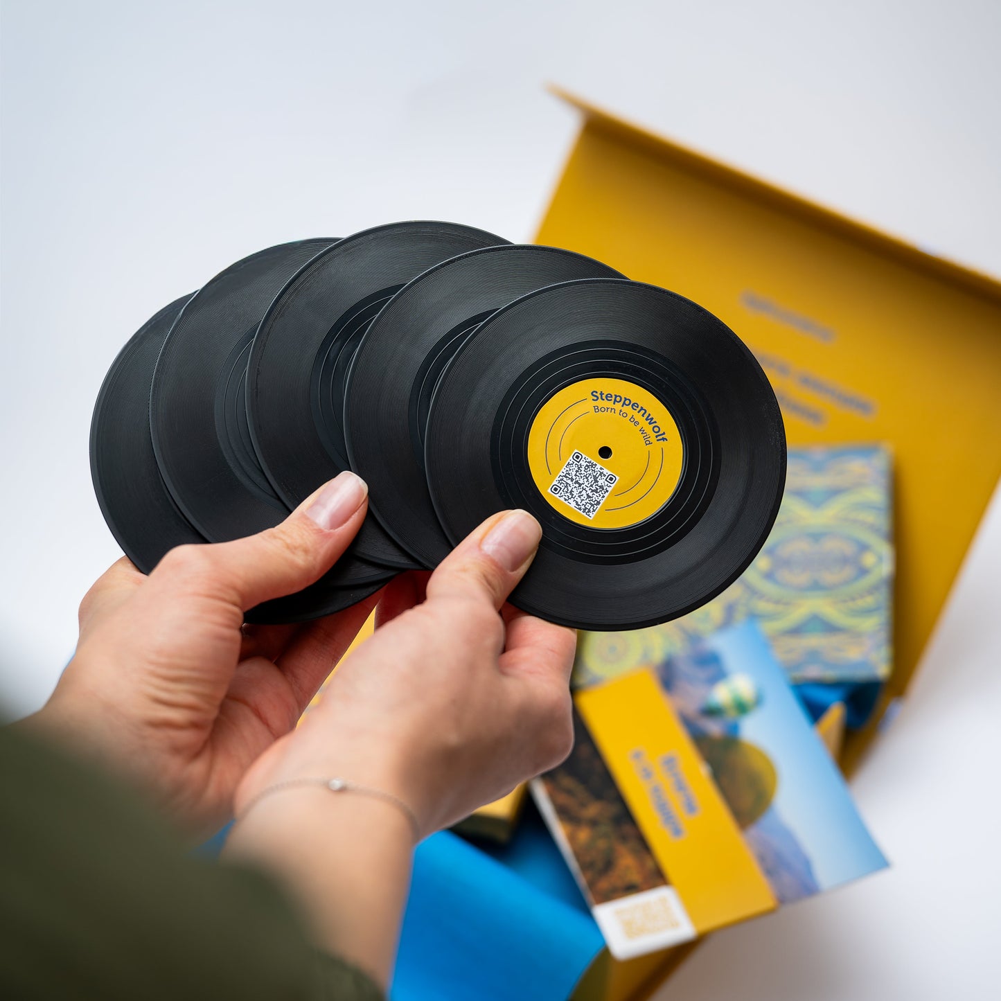 Прегърни ме. Луксозна кутия за двойки приключенци с подарък конна езда за двама