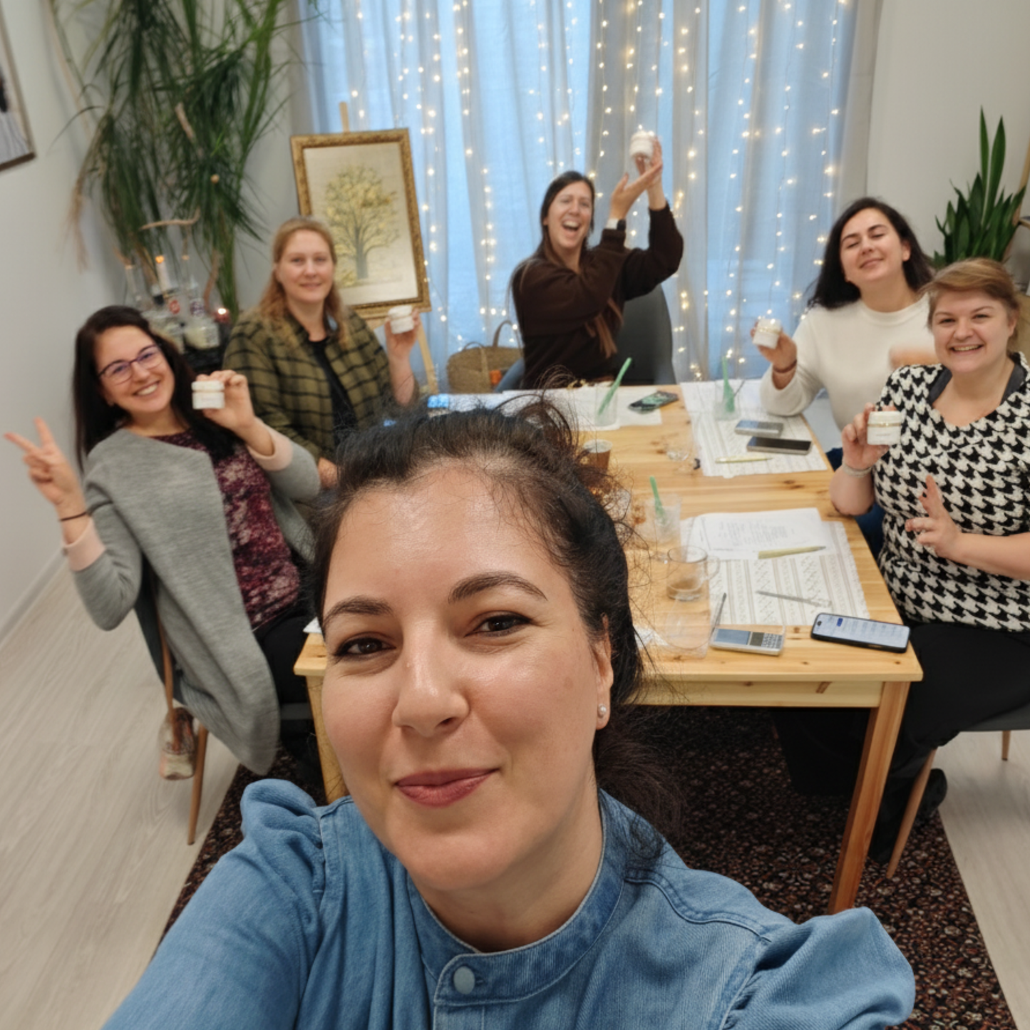 Коледна козметична работилница: Направи свой подхранващ крем за ръце и нежен балсам за устни