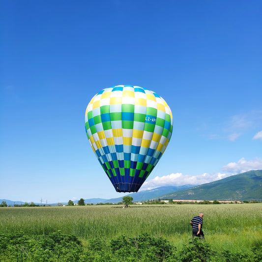 Панорамно издигане с балон над Белоградчишките скали