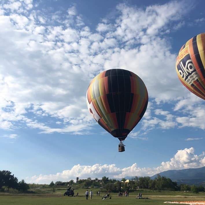Издигни се във въздуха край София! 30 минути групов свободен полет с балон и HD заснемане