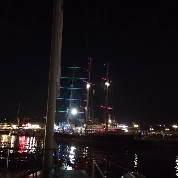 Вечерна панорамна разходка на яхта - релакс и красота