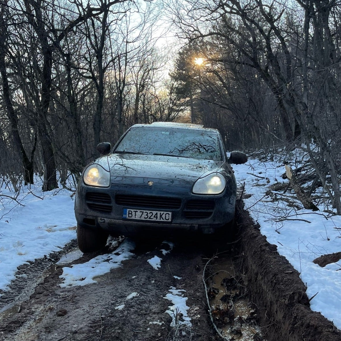 Ексклузивно офроуд приключение с Porsche Cayenne. Велико Търново