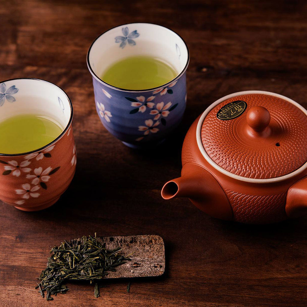 две чаши японски чай